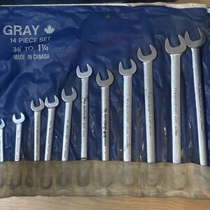 Gray 14-Piece Silver Wrench Set